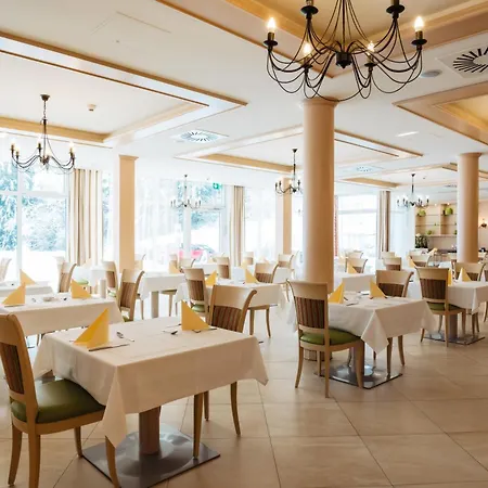 מלון Optimamed Gesundheitsresort Weissenbach 4*